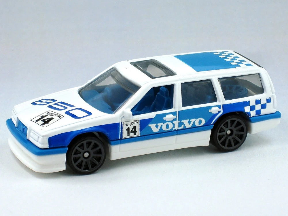 Hot Wheels 2020 #057/250 Volvo 850 Estate, NEW/LOOSE, white