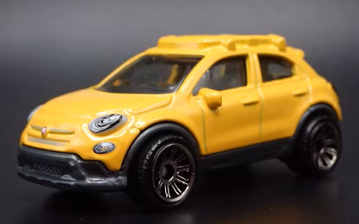 Matchbox 2026 #001/125, 2016 Fiat 500X, NEW/LOOSE, yellow