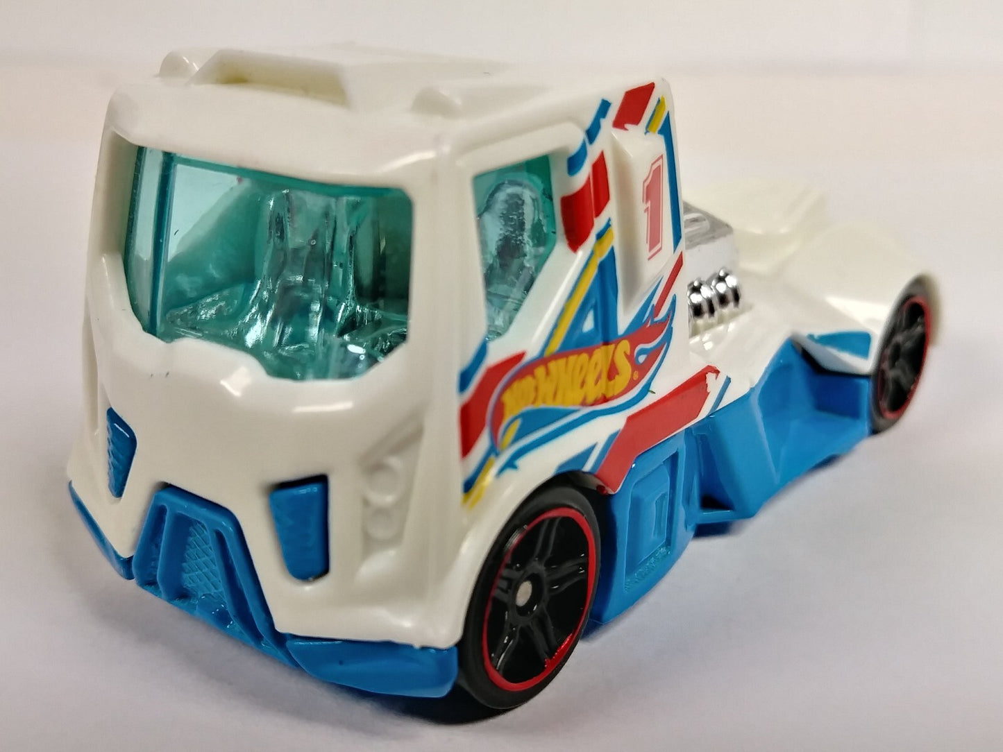 Hot Wheels 2013 #102/250 Rennen Rig, NEW/LOOSE, white