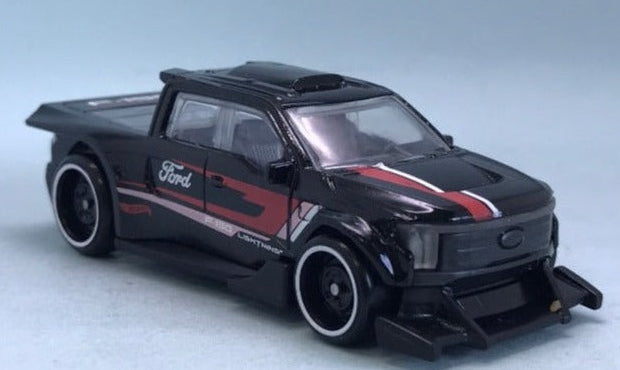 Hot Wheels 2024 #037/250 Ford F-150 Lightning Custom, NEW/LOOSE, black