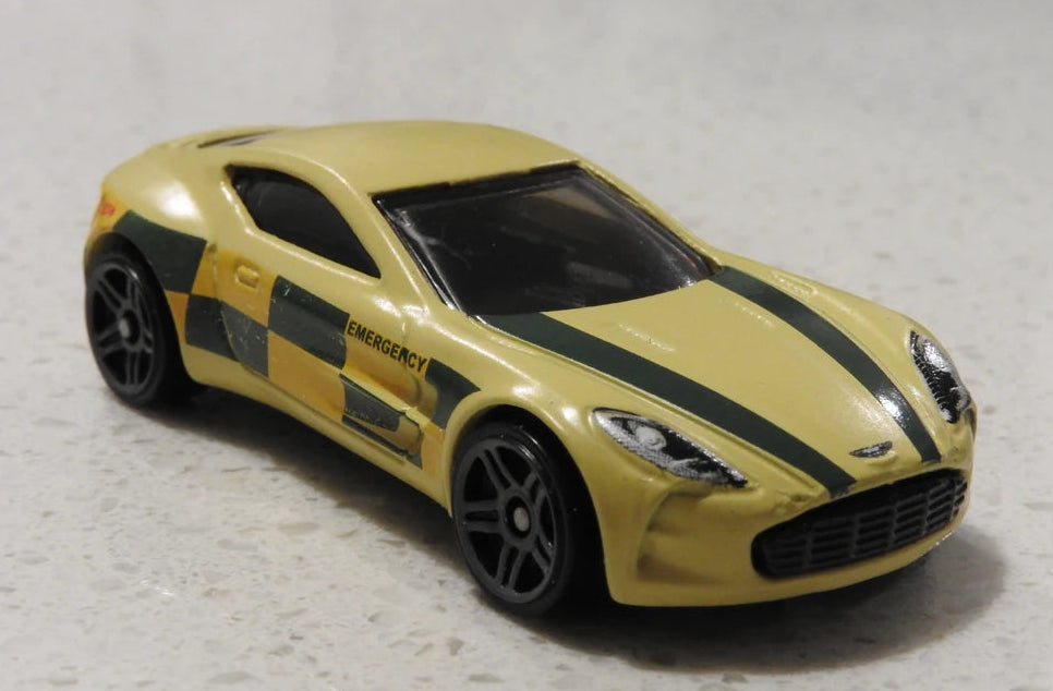 Hot Wheels 2021 #215/250 Aston Martin One-77, NEW/LOOSE, yellow