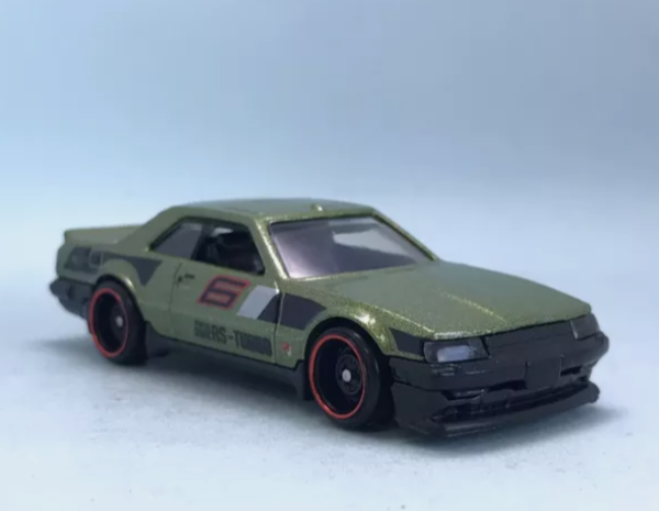 Hot Wheels 2024 #044/250 Nissan Skyline RS (KDR30), NEW/LOOSE, metalflake green