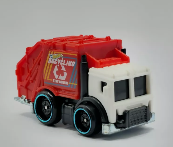 Hot Wheels 2024 #160/250 Total Disposal, NEW/LOOSE, white