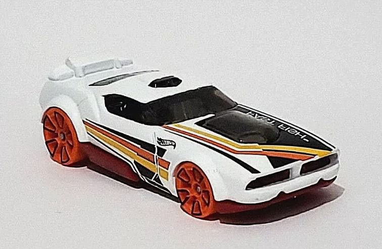 Hot Wheels 2022 #047/250 Fast Fish, NEW/LOOSE, white