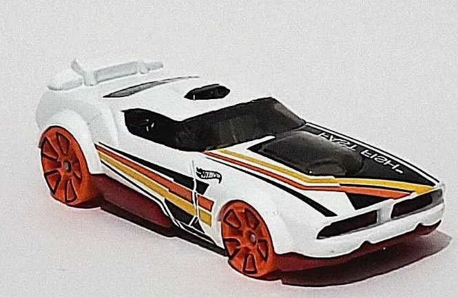 Hot Wheels 2022 #047/250 Fast Fish, NEW/LOOSE, white