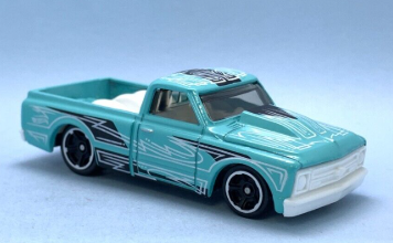 Hot Wheels 2025 #021/250 '67 Chevy C10, NEW/LOOSE, baby blue
