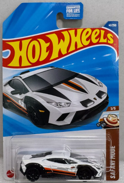 Hot Wheels 2025 #041/250 Lamborghini Huracan Sterrato, white