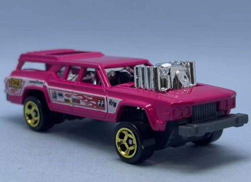 Hot Wheels 2025 #091/250 Cruise Bruiser, NEW/LOOSE, pink