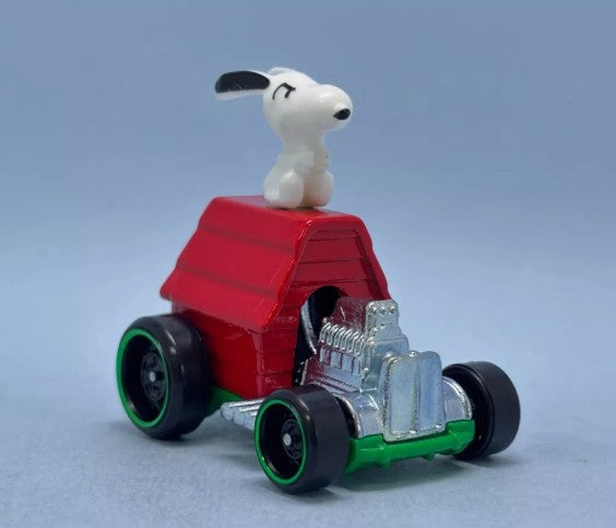 Hot Wheels 2025 #132/250 Snoopy, NEW/LOOSE, red
