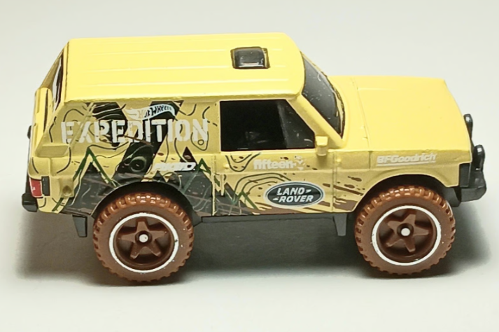 Hot Wheels 2022 #159/250 Ranger Rover Classic, cream