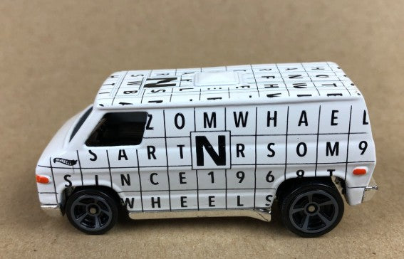 Hot Wheels 2023 #016/250 70s Van, NEW/LOOSE, white