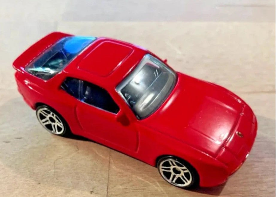 Hot Wheels 2020 #047/250 '89 Porsche 944 Turbo, NEW/LOOSE, red