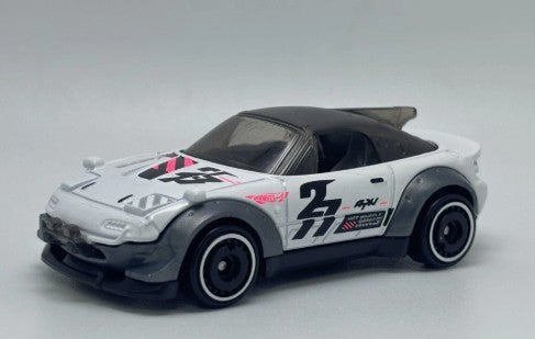 Hot Wheels 2026 #001/250 Mazda MX-5 Miata, NEW/LOOSE, white