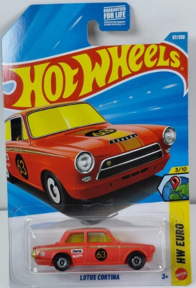 Hot Wheels 2026 #067/250 Lotus Cortina, satin cherry