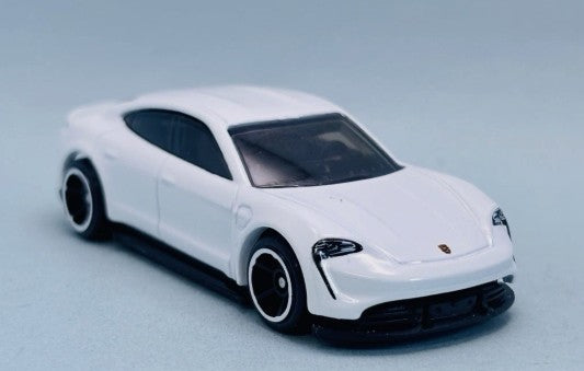Hot Wheels 2026 #034/250 Porsche Taycan Turbo S, NEW/LOOSE, white