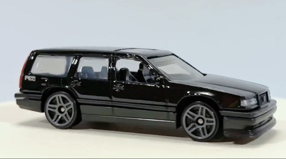 Hot Wheels 2022 #140/250, Volvo 850 Estate, NEW/LOOSE, stone black