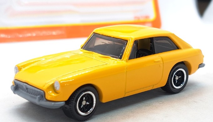 Matchbox 2022 #073/100 1971 MGB GT Coupe, NEW/LOOSE, yellow