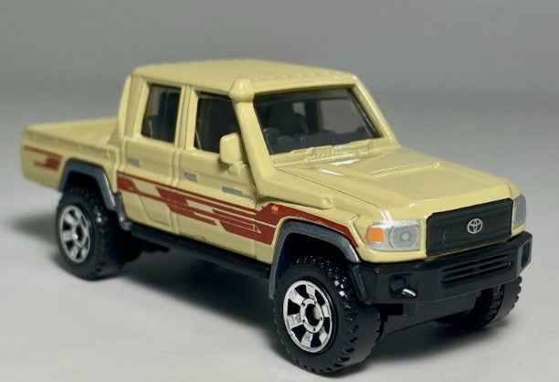 Matchbox 2025 #109/125, '17 Toyota Land Cruiser 78, NEW/LOOSE, tan