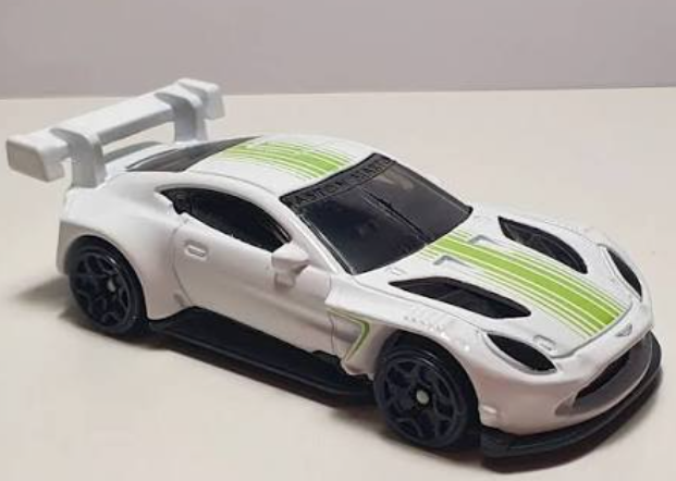 Hot Wheels 2026 #125/250, 2024 Aston Martin Vantage GT3, NEW/LOOSE, white