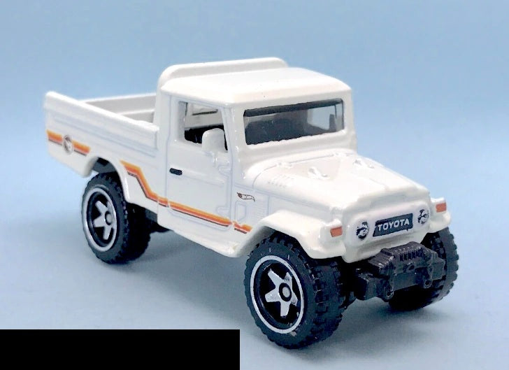 Hot Wheels 2023 #194/250 Toyota Land Cruiser, TREASURE HUNT, NEW/LOOSE, ivory
