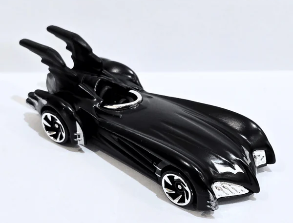 Hot Wheels 2025 #002/250 Batman & Robin Batmobile, NEW/LOOSE, black