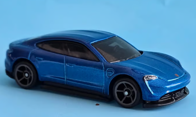 Hot Wheels 2026 #034/250 Porsche Taycan Turbo S, NEW/LOOSE, blue