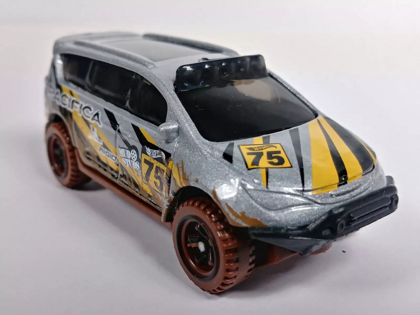 Hot Wheels 2023 #088/250 Chrysler Pacifica, NEW/LOOSE, silver