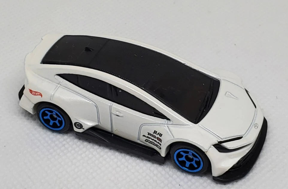 Hot Wheels 2026 #060/250 Toyota Prius Custom, NEW/LOOSE, white (no roof box variant)