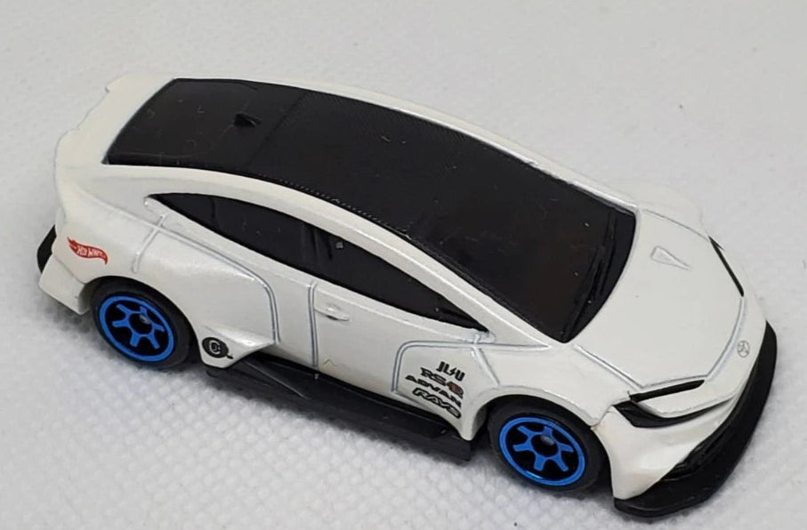 Hot Wheels 2026 #060/250 Toyota Prius Custom, NEW/LOOSE, white (no roof box variant)