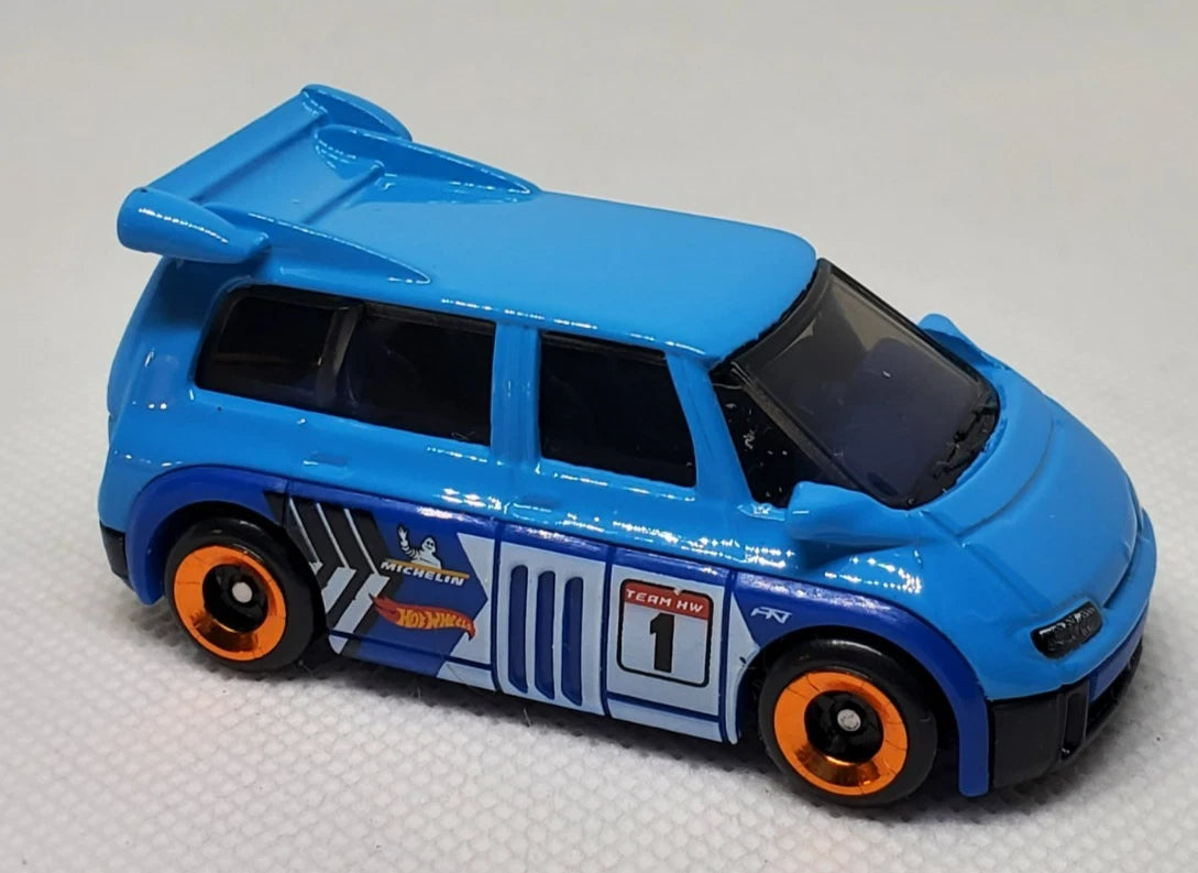 Hot Wheels 2026 #099/250, Renault Espace F1, NEW/LOOSE, blue