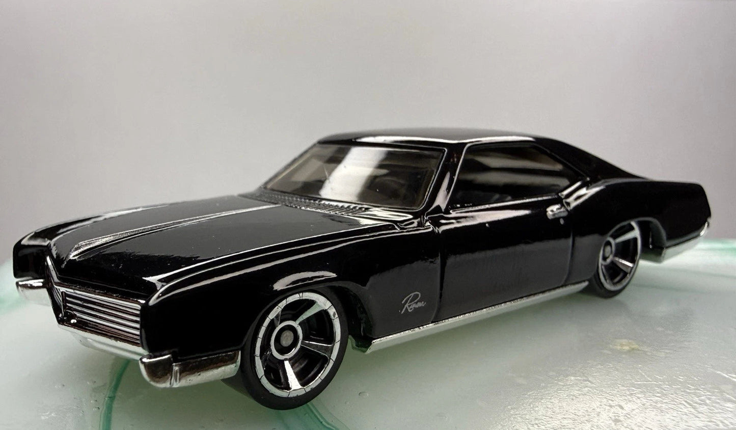 Hot Wheels 2025 #050/250 '66 Buick Riviera, NEW/LOOSE, black
