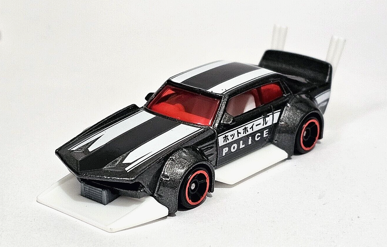 Hot Wheels 2023 #248/250 Mad Manga, NEW/LOOSE, metalflake grey