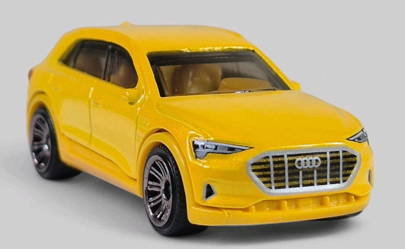 Matchbox 2025 #098/125 Audi e-Tron, NEW/LOOSE, yellow
