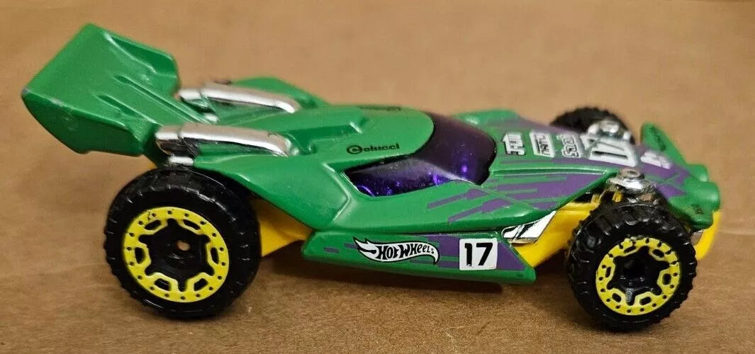 Hot Wheels 2017 HW Digital Circuit 3/5 Blade Raider, NEW/LOOSE, green