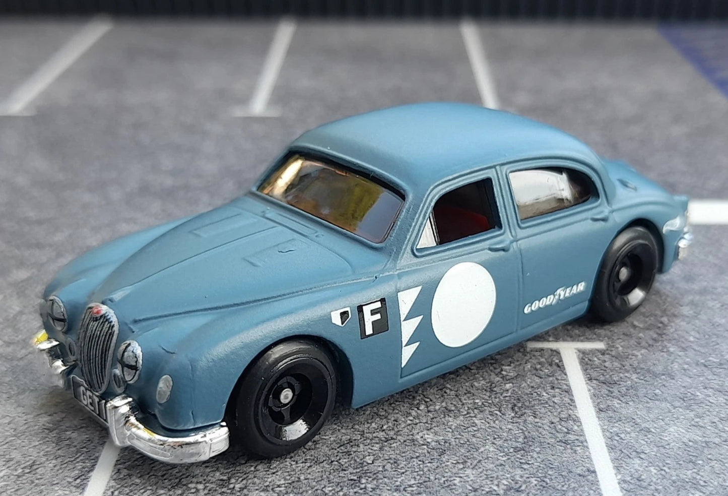 Hot Wheels 2025 #075/250 Jaguar Mk1, NEW/LOOSE, matte "moody" blue