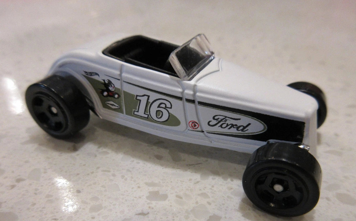 Hot Wheels 2026 #119/250, '33 Ford Lo Boy, NEW/LOOSE, white