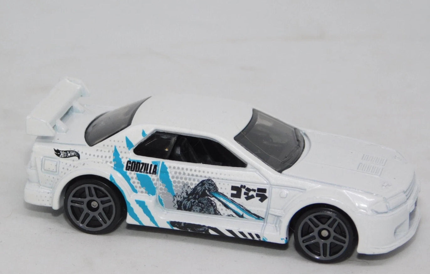 Hot Wheels 2023 #069/250 Nissan Skyline GT-R (R32), NEW/LOOSE, white