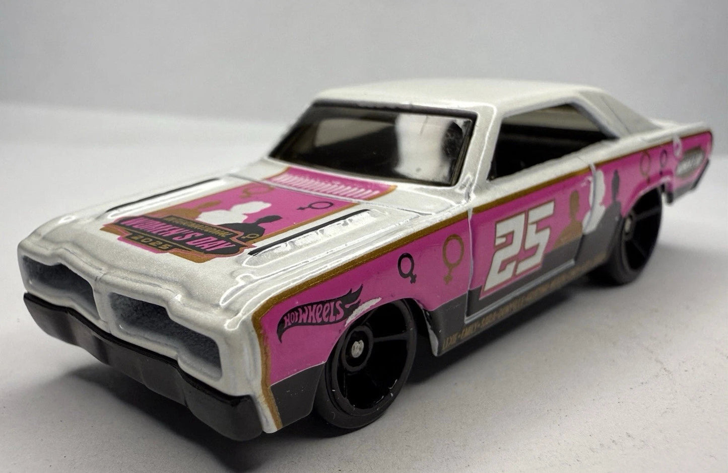Hot Wheels 2025 #076/250 '74 Brazilian Dodge Charger, NEW/LOOSE, white