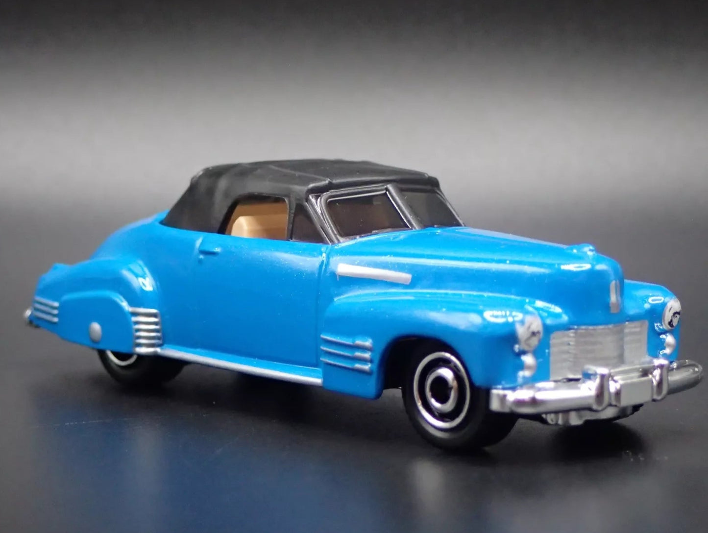 Matchbox 2024 #059/100 1941 Cadillac Series 62 Convertible Coupe, NEW/LOOSE, blue