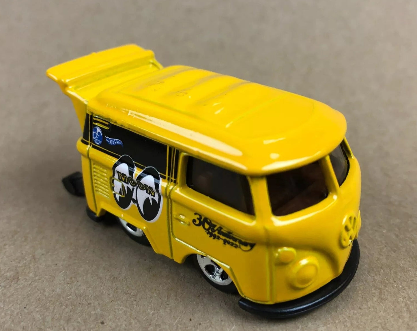 Hot Wheels 2023 #049/250 Volkswagen Kool Kombi, NEW/LOOSE, yellow