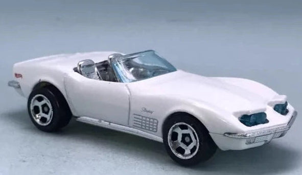 Hot Wheels 2024 #047/250 '72 Stingray Convertible, NEW/LOOSE, white