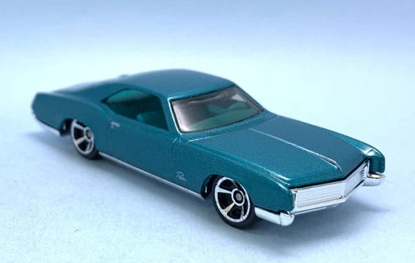 Hot Wheels 2025 #050/250 '66 Buick Riviera, NEW/LOOSE, teal