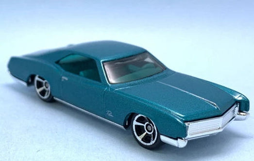 Hot Wheels 2025 #050/250 '66 Buick Riviera, NEW/LOOSE, teal