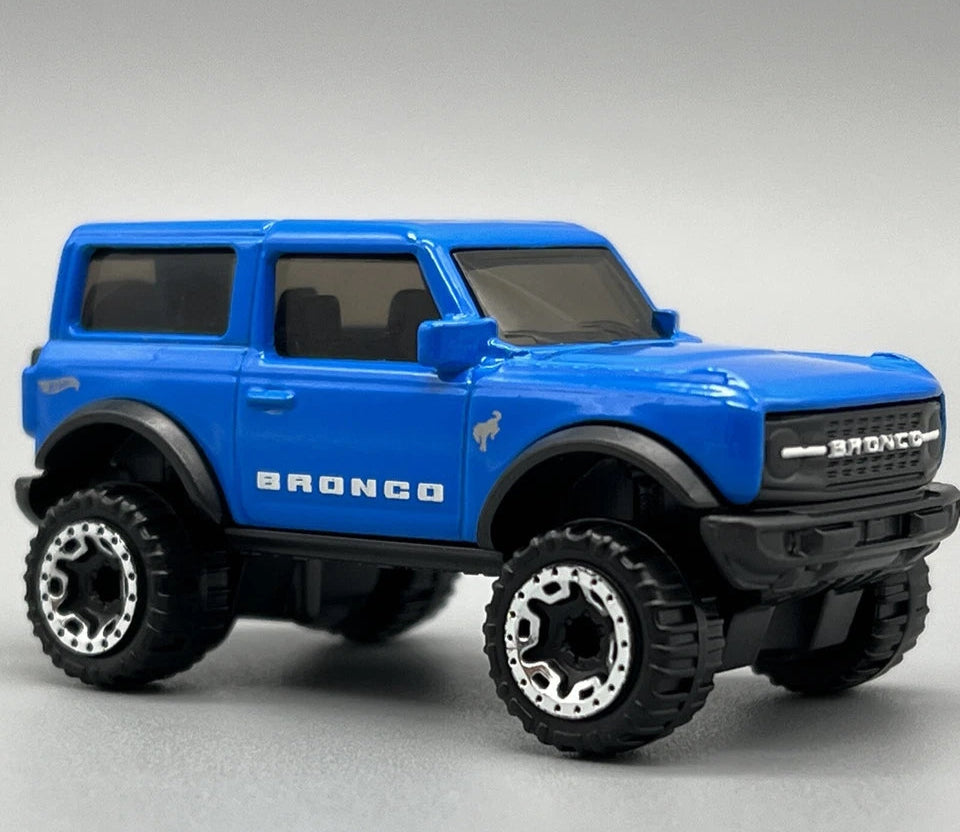 Hot Wheels 2021 #100/250 '21 Ford Bronco, NEW/LOOSE, blue