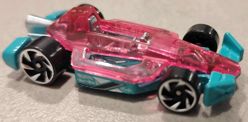 Hot Wheels 2025 #064/250 Arrow Dynamic, NEW/LOOSE, clear pink
