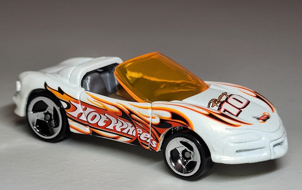 Hot Wheels 2004 #168, Corvette Stingray III, NEW/LOOSE, white