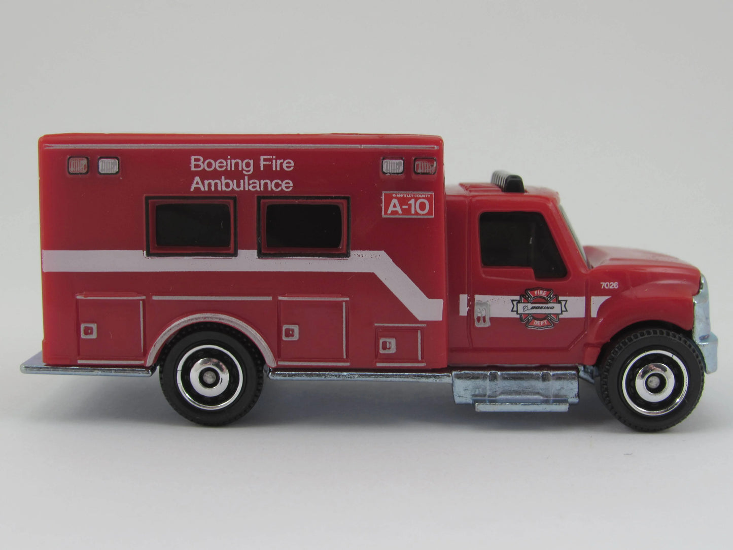Matchbox 2024 #071/100 International Ambulance, NEW/LOOSE, red