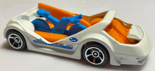 Hot Wheels 2024 #221/250 Deora III, NEW/LOOSE, white