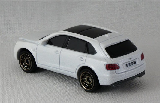 Matchbox 2023 #004/100 '18 Bentley Bentayga, NEW/LOOSE, ghost white