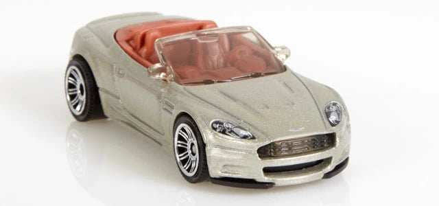 Matchbox 2015 #018/120 Aston Martin DBS Volante, NEW/LOOSE, metalflake champagne